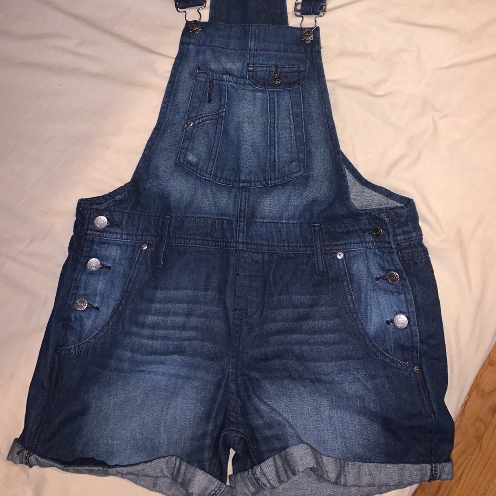 l.e.i. overall denim shorts